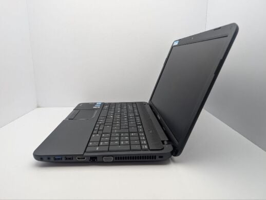 Ноутбук Toshiba Satellite C870 / 17.3" (1600x900) TN / Intel Core i3-2350M (2 (4) ядра по 2.3 GHz) / 6 GB DDR3 / 1000 GB HDD / Intel HD Graphics 3000 / WebCam