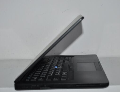 Ігровий ноутбук Dell Latitude 5480 / 14" (1920x1080) TN / Intel Core i7-7600U (2 (4) ядра по 2.8 - 3.9 GHz) / 8 GB DDR4 / 256 GB SSD / nVidia GeForce 930MX, 2 GB GDDR3, 64-bit / WebCam / Card Reader