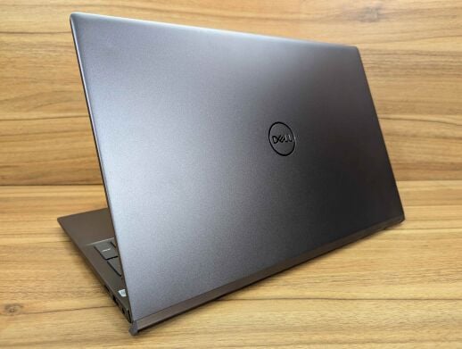 Игровой ноутбук Dell Vostro 7500 / 15.6" (1920x1080) IPS / Intel Core i7-10750H (6 (12) ядер по 2.6 - 5.0 GHz) / 16 GB DDR4 / 512 GB SSD / nVidia GeForce GTX 1650, 4 GB GDDR6, 128-bit / WebCam / Fingerprint / Windows 10