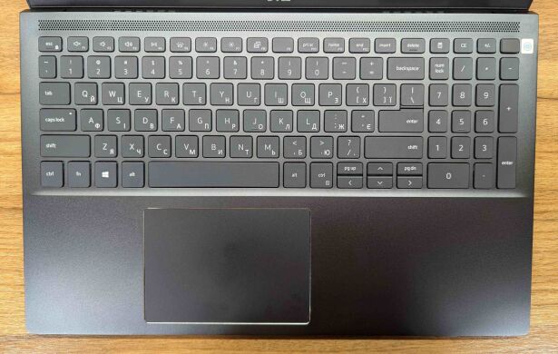 Игровой ноутбук Dell Vostro 7500 / 15.6" (1920x1080) IPS / Intel Core i7-10750H (6 (12) ядер по 2.6 - 5.0 GHz) / 16 GB DDR4 / 512 GB SSD / nVidia GeForce GTX 1650, 4 GB GDDR6, 128-bit / WebCam / Fingerprint / Windows 10