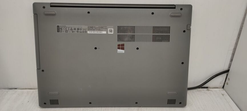 Ігровий ноутбук Lenovo IdeaPad 320-15IKB / 15.6" (1920x1080) TN / Intel Core i5-7200U (2 (4) ядра по 2.5 - 3.1 GHz) / 12 GB DDR4 / 256 GB SSD / AMD Radeon 530, 2 GB GDDR5, 64-bit / WebCam