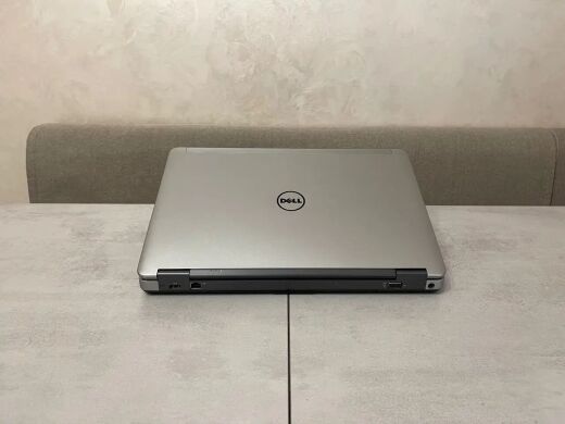 Мобильная рабочая станция Dell Precision M2800 / 15.6" (1366x768) TN / Intel Core i5-4210M (2 (4) ядра по 2.6 - 3.2 GHz) / 8 GB DDR3 / 256 GB SSD / AMD FirePro W4170M, 2 GB DDR5, 128-bit / DVD-ROM / WebCam