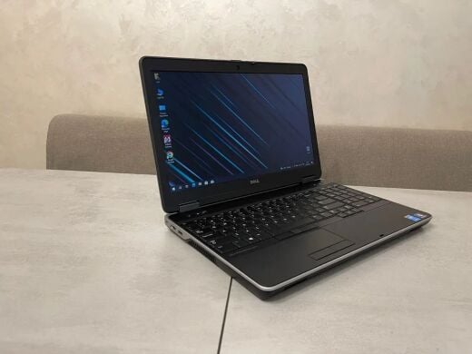 Мобильная рабочая станция Dell Precision M2800 / 15.6" (1366x768) TN / Intel Core i5-4210M (2 (4) ядра по 2.6 - 3.2 GHz) / 8 GB DDR3 / 256 GB SSD / AMD FirePro W4170M, 2 GB DDR5, 128-bit / DVD-ROM / WebCam