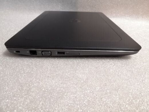 Мобильная рабочая станция HP Zbook 15 G4 / 15.6'' (1920x1080) TN / Intel Core i7-7700HQ (4 (8) ядра по 2.8 - 3.8 GHz) / 16 GB DDR4 / 256 GB SSD M.2 / AMD Radeon Pro WX 4150, 4 GB GDDR5, 128-bit / WebCam / DVD-ROM