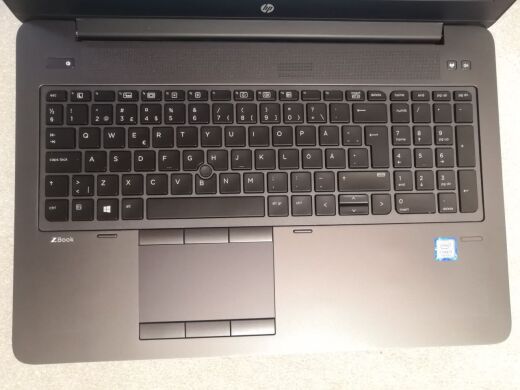 Мобильная рабочая станция HP Zbook 15 G4 / 15.6'' (1920x1080) TN / Intel Core i7-7700HQ (4 (8) ядра по 2.8 - 3.8 GHz) / 16 GB DDR4 / 256 GB SSD M.2 / AMD Radeon Pro WX 4150, 4 GB GDDR5, 128-bit / WebCam / DVD-ROM