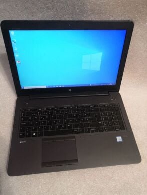 Мобильная рабочая станция HP Zbook 15 G4 / 15.6'' (1920x1080) TN / Intel Core i7-7700HQ (4 (8) ядра по 2.8 - 3.8 GHz) / 16 GB DDR4 / 256 GB SSD M.2 / AMD Radeon Pro WX 4150, 4 GB GDDR5, 128-bit / WebCam / DVD-ROM