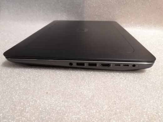 Мобильная рабочая станция HP Zbook 15 G4 / 15.6'' (1920x1080) TN / Intel Core i7-7700HQ (4 (8) ядра по 2.8 - 3.8 GHz) / 16 GB DDR4 / 256 GB SSD M.2 / AMD Radeon Pro WX 4150, 4 GB GDDR5, 128-bit / WebCam / DVD-ROM