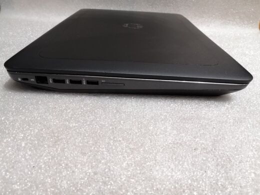 Мобільна робоча станція HP ZBook 17 G4 / 17.3" (1920x1080) IPS / Intel Core i7-7820HQ (4 (8) ядра по 2.9 - 3.9 GHz) / 16 GB DDR4 / 512 GB SSD / nVidia Quadro P3000, 6 GB GDDR5, 192-bit / WebCam / HDMI 