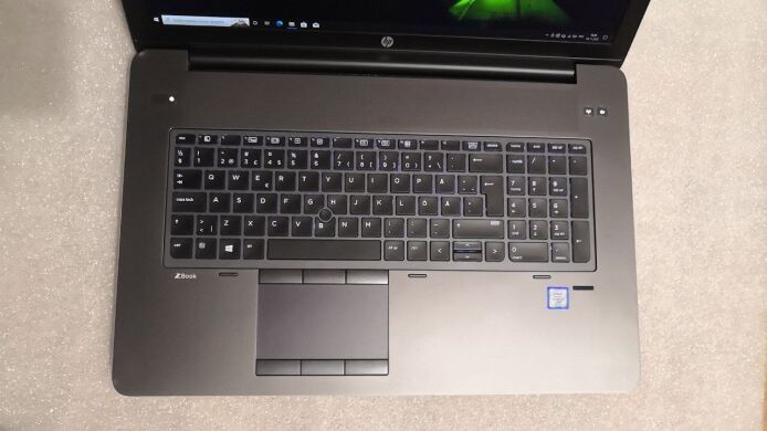 Мобільна робоча станція HP ZBook 17 G4 / 17.3" (1920x1080) IPS / Intel Core i7-7820HQ (4 (8) ядра по 2.9 - 3.9 GHz) / 16 GB DDR4 / 512 GB SSD / nVidia Quadro P3000, 6 GB GDDR5, 192-bit / WebCam / HDMI 