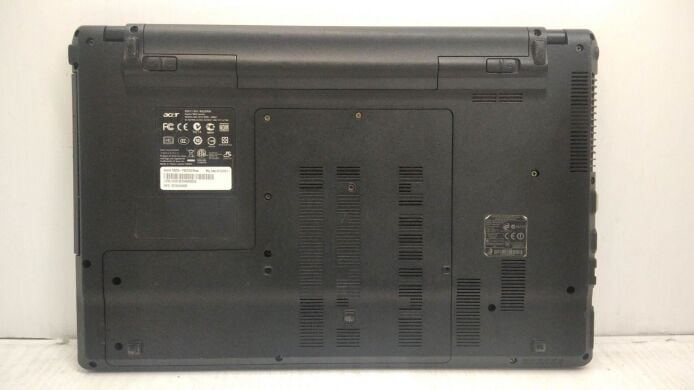 Ноутбук Acer Aspire 5625G / 15.6" (1366x768) TN / AMD Phenom II X3 P820 (3 ядра по 1.8 GHz) / 4 GB DDR3 / 320 GB HDD / AMD Radeon HD 5650 Graphics / DVD-ROM Ноутбук Acer Aspire 5625G / 15.6" (1366x768) TN / AMD Phenom II X3 P820 (3 ядра по 1.8 GHz) / 4 GB DDR3 / 320 GB HDD / AMD Radeon HD 5650 Graphics / DVD-ROM