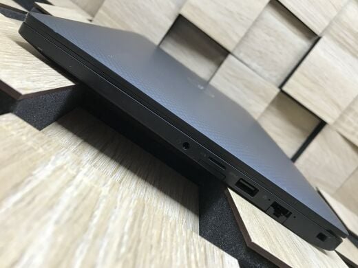 Ноутбук Б-класс Dell Latitude 7480 / 14" (2560x1440) IPS Touch / Intel Core i5-7300U (2 (4) ядра по 2.6 - 3.5 GHz) / 8 GB DDR4 / 256 GB SSD / Intel HD Graphics 620 / WebCam / HDMI