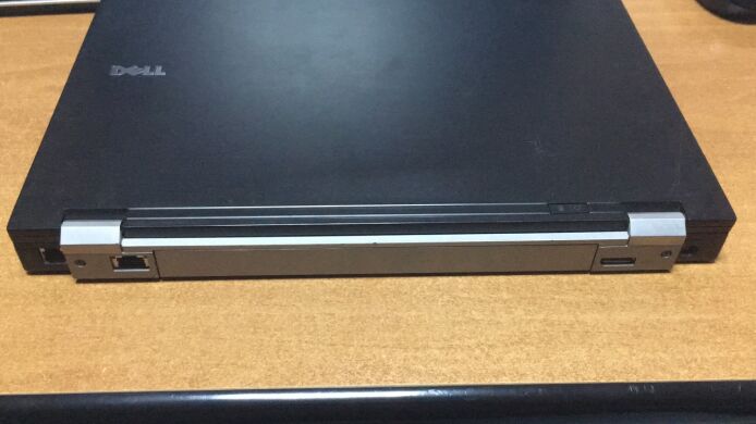 Ноутбук Dell Latitude 2120 / 10.1" (1366х768) / Intel Atom N550 (2 ядра (4 потока) по 1.5 GHz) /  2 GB DDR3 / 250 HDD / Intel GMA 
