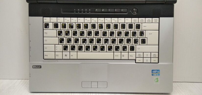 Ноутбук Fujitsu Lifebook E751 / 15.6" (1366x768) TN / Intel Core i5-2450M (2 (4) ядра по 2.5 - 3.1 GHz) / 4 GB DDR3 / 320 GB HDD / Intel HD Graphics 3000 / WebCam / Без АКБ
