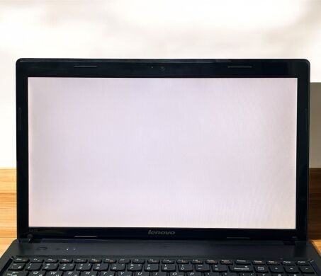 Ноутбук Lenovo G570 / 15.6" (1366x768) TN / Intel Core i3-2350M (2 (4) ядра по 2.3 GHz) / 4 GB DDR3 / 120 GB SSD / AMD Radeon HD 6370M, 1 GB GDDR3, 128-bit / WebCam Ноутбук Lenovo G570 / 15.6" (1366x768) TN / Intel Core i3-2350M (2 (4) ядра по 2.3 GHz) / 4 GB DDR3 / 120 GB SSD / AMD Radeon HD 6370M, 1 GB GDDR3, 128-bit / WebCam