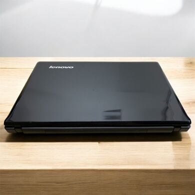 Ноутбук Lenovo G570 / 15.6" (1366x768) TN / Intel Core i3-2350M (2 (4) ядра по 2.3 GHz) / 4 GB DDR3 / 120 GB SSD / AMD Radeon HD 6370M, 1 GB GDDR3, 128-bit / WebCam Ноутбук Lenovo G570 / 15.6" (1366x768) TN / Intel Core i3-2350M (2 (4) ядра по 2.3 GHz) / 4 GB DDR3 / 120 GB SSD / AMD Radeon HD 6370M, 1 GB GDDR3, 128-bit / WebCam