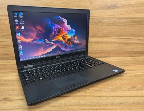 Ультрабук Dell Latitude 5590 / 15.6" (1366x768) TN / Intel Core i5-7300U (2 (4) ядра по 2.6 - 3.5 GHz) / 8 GB DDR4 / 256 GB SSD / Intel HD Graphics 620 / WebCam / HDMI / Windows 10