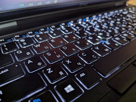 Ультрабук Dell Latitude 5590 / 15.6" (1366x768) TN / Intel Core i5-7300U (2 (4) ядра по 2.6 - 3.5 GHz) / 8 GB DDR4 / 256 GB SSD / Intel HD Graphics 620 / WebCam / HDMI / Windows 10