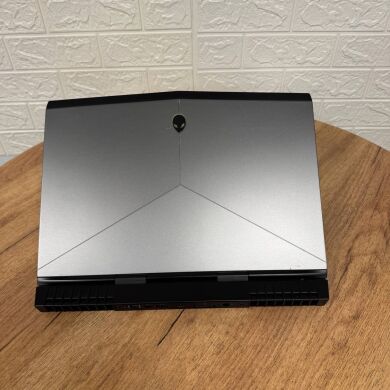 Игровой ноутбук Б-класс Dell Alienware 15 R3 / 15.6" (1920x1080) IPS / Intel Core i7-7700HQ (4 (8) ядра по 2.8 - 3.8 GHz) / 16 GB DDR4 / 128 GB SSD NVMe + 1000 GB HDD / nVidia GeForce GTX 1070, 8 GB GDDR5, 256-bit / WebCam Игровой ноутбук Б-класс Dell Alienware 15 R3 / 15.6" (1920x1080) IPS / Intel Core i7-7700HQ (4 (8) ядра по 2.8 - 3.8 GHz) / 16 GB DDR4 / 128 GB SSD NVMe + 1000 GB HDD / nVidia GeForce GTX 1070, 8 GB GDDR5, 256-bit / WebCam