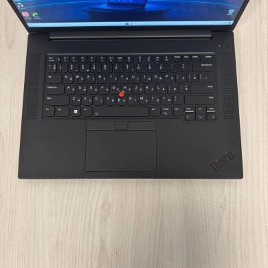 Игровой ультрабук Lenovo ThinkPad P1 Gen 6 / 16" (2560x1600) IPS / Intel Core i7-13800H (14 (20) ядер по 2.5 - 5.2 GHz) / 32 GB DDR5 / 2000 GB SSD NVMe / nVidia RTX 4080, 12 GB GDDR6, 192-bit / WebCam