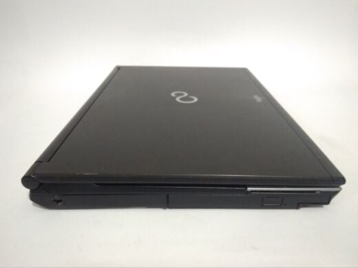 Мобильная рабочая станция Fujitsu Celsius H720 / 15.6" (1920x1080) TN / Intel Core i7-3720QM (4 (8) ядра по 2.6 - 3.6 GHz) / 8 GB DDR3 / 256 GB SSD / nVidia Quadro K1000M, 2 GB GDDR5, 128-bit / WebCam / DVD-ROM Мобильная рабочая станция Fujitsu Celsius H720 / 15.6" (1920x1080) TN / Intel Core i7-3720QM (4 (8) ядра по 2.6 - 3.6 GHz) / 8 GB DDR3 / 256 GB SSD / nVidia Quadro K1000M, 2 GB GDDR5, 128-bit / WebCam / DVD-ROM