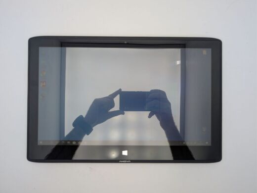 Ноутбук Medion S6214T / 15.6" (1366x768) TN Touch / Intel Pentium N3520 (4 ядра по 2.1 - 2.4 GHz) / 4 GB DDR3 / 60 GB SSD + 500 GB HDD / Intel HD Graphics / WebCam