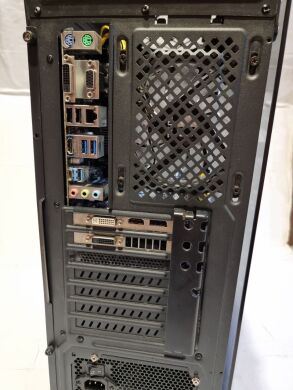 Ігровий ПК Б-клас QUBE Tower / Intel Core i5-6500 (4 ядра по 3.2 - 3.6 GHz) / 16 GB DDR4 / 240 GB SSD + 1000 GB HDD / AMD Radeon R9 280X, 3 GB GDDR5, 384-bit / 600W