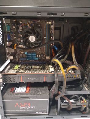Ігровий ПК QUBE QB43M Tower / AMD FX-6300 (6 ядер по 3.5 - 4.1 GHz) / 16 GB DDR3 / 120 GB SSD + 500 GB HDD / AMD Radeon R9 290, 4 GB GDDR5, 512-bit / 650W