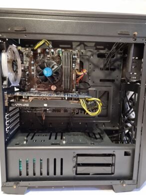 Ігровий ПК Б-клас QUBE Tower / Intel Core i5-6500 (4 ядра по 3.2 - 3.6 GHz) / 16 GB DDR4 / 240 GB SSD + 1000 GB HDD / AMD Radeon R9 280X, 3 GB GDDR5, 384-bit / 600W