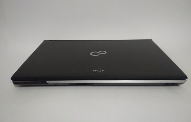 Мобильная рабочая станция Fujitsu Celsius H720 / 15.6" (1920x1080) TN / Intel Core i7-3720QM (4 (8) ядра по 2.6 - 3.6 GHz) / 8 GB DDR3 / 256 GB SSD / nVidia Quadro K1000M, 2 GB GDDR5, 128-bit / WebCam / DVD-ROM Мобильная рабочая станция Fujitsu Celsius H720 / 15.6" (1920x1080) TN / Intel Core i7-3720QM (4 (8) ядра по 2.6 - 3.6 GHz) / 8 GB DDR3 / 256 GB SSD / nVidia Quadro K1000M, 2 GB GDDR5, 128-bit / WebCam / DVD-ROM