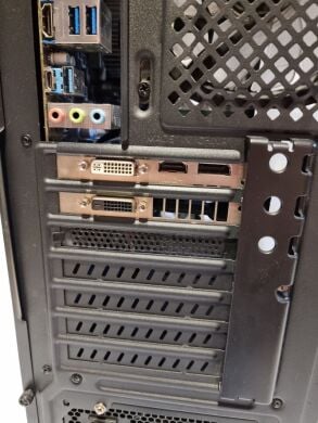 Ігровий ПК Б-клас QUBE Tower / Intel Core i5-6500 (4 ядра по 3.2 - 3.6 GHz) / 16 GB DDR4 / 240 GB SSD + 1000 GB HDD / AMD Radeon R9 280X, 3 GB GDDR5, 384-bit / 600W