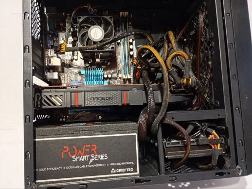 Ігровий ПК QUBE QB43M Tower / AMD FX-6300 (6 ядер по 3.5 - 4.1 GHz) / 16 GB DDR3 / 120 GB SSD + 500 GB HDD / AMD Radeon R9 290, 4 GB GDDR5, 512-bit / 650W
