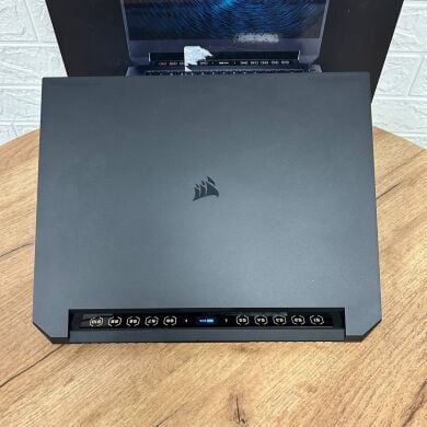 Игровой ноутбук Corsair Voyager A1600 / 16" (2560x1600) IPS / AMD Ryzen 9 6900HS (8 (16) ядер по 3.3 - 4.9 GHz) / 32 GB DDR5 / 2000 GB SSD / AMD Radeon RX 6800M, 12 GB GDDR6, 192-bit / WebCam