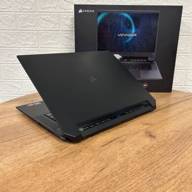 Игровой ноутбук Corsair Voyager A1600 / 16" (2560x1600) IPS / AMD Ryzen 9 6900HS (8 (16) ядер по 3.3 - 4.9 GHz) / 32 GB DDR5 / 2000 GB SSD / AMD Radeon RX 6800M, 12 GB GDDR6, 192-bit / WebCam