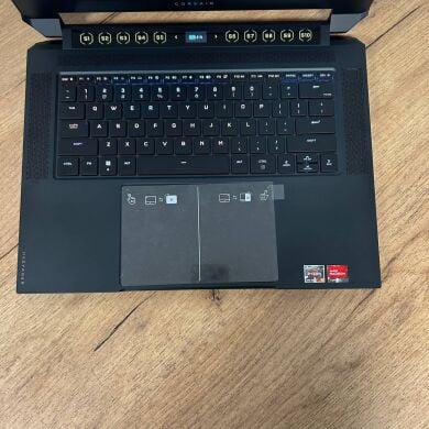 Игровой ноутбук Corsair Voyager A1600 / 16" (2560x1600) IPS / AMD Ryzen 9 6900HS (8 (16) ядер по 3.3 - 4.9 GHz) / 32 GB DDR5 / 2000 GB SSD / AMD Radeon RX 6800M, 12 GB GDDR6, 192-bit / WebCam