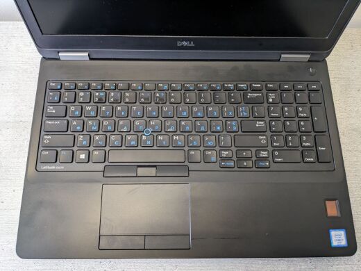 Игровой ноутбук Б-класс Dell Latitude E5570 / 15.6" (1920х1080) TN LED / Intel Core i7-6820HQ (4 (8) ядра по 2.7 - 3.6 GHz) / 16 GB DDR4 / 512 GB SSD / AMD Radeon R7 M370 2 GB, GDDR5, 128-bit  / WebCam / USB 3.0 / АКБ не держит 