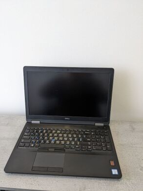 Игровой ноутбук Б-класс Dell Latitude E5570 / 15.6" (1920х1080) TN LED / Intel Core i7-6820HQ (4 (8) ядра по 2.7 - 3.6 GHz) / 16 GB DDR4 / 512 GB SSD / AMD Radeon R7 M370 2 GB, GDDR5, 128-bit  / WebCam / USB 3.0 / АКБ не держит 