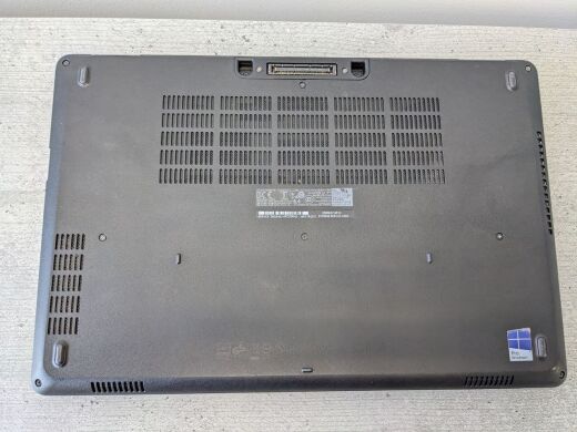 Игровой ноутбук Б-класс Dell Latitude E5570 / 15.6" (1920х1080) TN LED / Intel Core i7-6820HQ (4 (8) ядра по 2.7 - 3.6 GHz) / 16 GB DDR4 / 512 GB SSD / AMD Radeon R7 M370 2 GB, GDDR5, 128-bit  / WebCam / USB 3.0 / АКБ не держит 