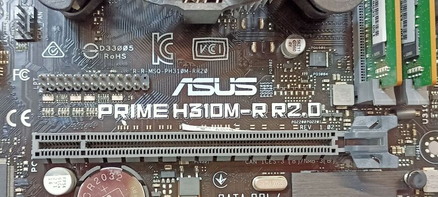 Комплект: материнська плата Asus Prime H310M-R R2.0 / LGA1151 / Intel Core i3-8100 (4 ядра по 3.6 GHz) / 8 GB DDR4 / Intel UHD Graphics 630 + Кулер