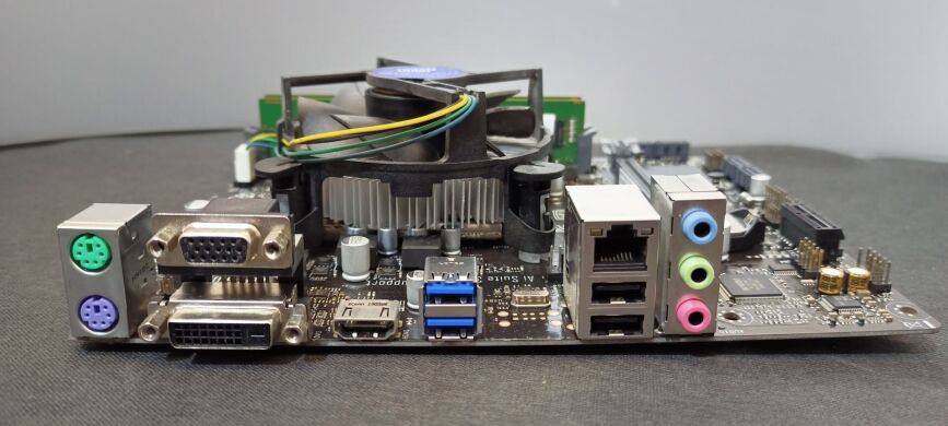 Комплект: материнська плата Asus Prime H310M-R R2.0 / LGA1151 / Intel Core i3-8100 (4 ядра по 3.6 GHz) / 8 GB DDR4 / Intel UHD Graphics 630 + Кулер