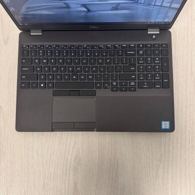 Мобильная рабочая станция Dell Precision 3541 / 15.6" (1920x1080) IPS / Intel Xeon E-2276M (6 (12) ядер по 2.8 - 4.7 GHz) / 16 GB DDR4 / 256 GB SSD / nVidia Quadro P620, 4 GB GDDR5, 128-bit / WebCam