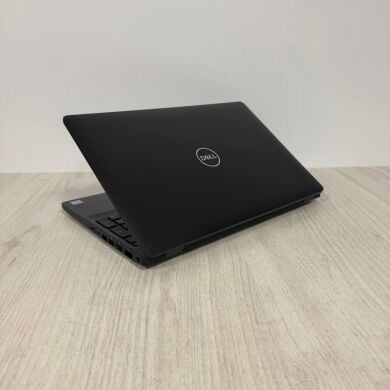 Мобильная рабочая станция Dell Precision 3541 / 15.6" (1920x1080) IPS / Intel Xeon E-2276M (6 (12) ядер по 2.8 - 4.7 GHz) / 16 GB DDR4 / 256 GB SSD / nVidia Quadro P620, 4 GB GDDR5, 128-bit / WebCam