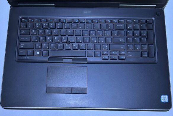 Мобильная рабочая станция Dell Precision 7720 / 17.3" (1920x1080) IPS / Intel Core i7-7920HQ (4 (8) ядра по 3.1 - 4.1 GHz) / 16 GB DDR4 / 256 GB SSD + 256 GB SSD / nVidia Quadro P3000, 6 GB GDDR5, 192-bit / WebCam