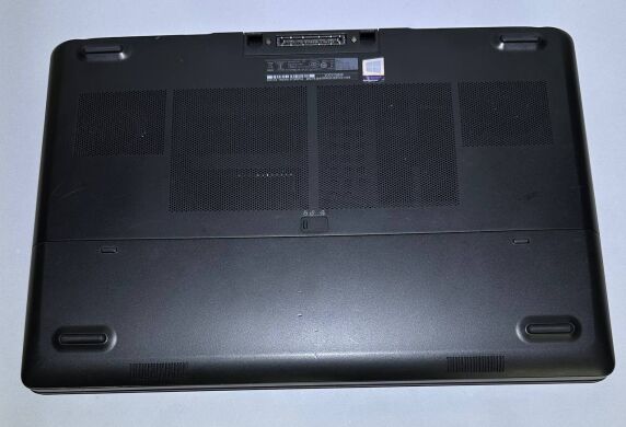 Мобильная рабочая станция Dell Precision 7720 / 17.3" (1920x1080) IPS / Intel Core i7-7920HQ (4 (8) ядра по 3.1 - 4.1 GHz) / 16 GB DDR4 / 256 GB SSD + 256 GB SSD / nVidia Quadro P3000, 6 GB GDDR5, 192-bit / WebCam