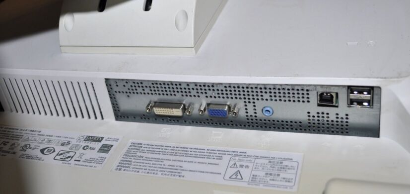 Монітор Б-клас NEC MultiSync EA241WM / 24'' (1920x1200) TN / VGA, DVI, USB / Вбудовані колонки 2x1W / VESA 100x100 + Кабелі підключення