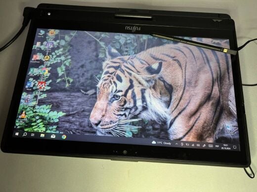 Ноутбук-трансформер Fujitsu Lifebook T939 / 13.3" (1366x768) TN Touch / Intel Core i5-8265U (4 (8) ядра по 1.6 - 3.9 GHz) / 8 GB DDR4 / 256 GB SSD / Intel UHD Graphics 620 / WebCam