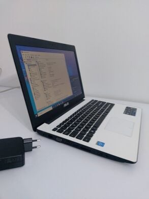 Ноутбук Asus R515M / 15.6" (1366x768) TN / Intel Celeron N2840 (2 ядра по 2.15 - 2.58 GHz) / 4 GB DDR3 / 128 GB SSD / Intel HD Graphics / WebCam / DVD-ROM / VGA