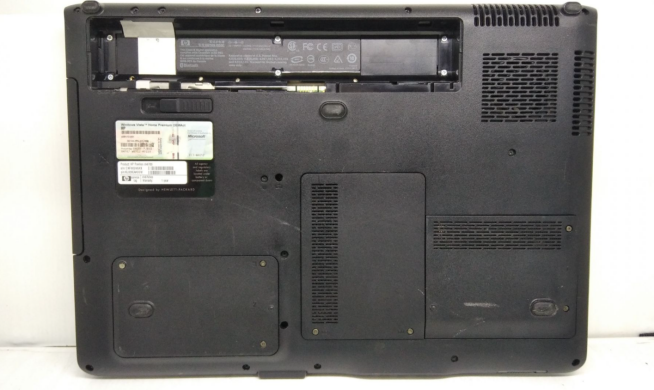 Ноутбук HP Pavilion dv9000 / 17" (1440x900) TN / Intel Core 2 Duo T7250 (2 ядра по 2.0 GHz) / 4 GB DDR3 / 320 GB DDR3 / nVidia GeForce 8600M GT, 512 MB GDDR3, 128-bit / DVD-RW / Без АКБ Ноутбук HP Pavilion dv9000 / 17" (1440x900) TN / Intel Core 2 Duo T7250 (2 ядра по 2.0 GHz) / 4 GB DDR3 / 320 GB DDR3 / nVidia GeForce 8600M GT, 512 MB GDDR3, 128-bit / DVD-RW / Без АКБ