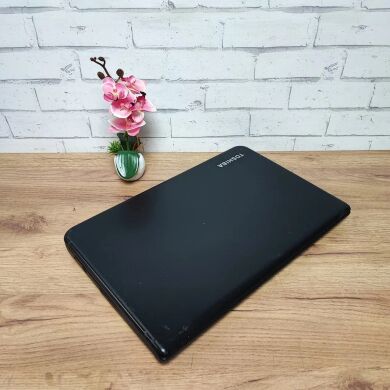 Ноутбук Toshiba Satellite C70-A-10H / 17.3" (1600x900) TN / Intel Core i5-3230M (2 (4) ядра по 2.6 - 3.2 GHz) / 8 GB DDR3 / 128 GB SSD / Intel HD Graphics 4000 / WebCam / DVD-ROM