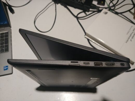 Ультрабук Б-класс Dell Latitude 7420 / 14" (1920x1080) IPS / Intel Core i5-1145G7 (4 (8) ядра по 2.6 - 4.4 GHz) / 8 GB DDR4 / 256 GB SSD / Intel Iris Xe Graphics / WebCam / Windows 10 Ультрабук Б-класс Dell Latitude 7420 / 14" (1920x1080) IPS / Intel Core i5-1145G7 (4 (8) ядра по 2.6 - 4.4 GHz) / 8 GB DDR4 / 256 GB SSD / Intel Iris Xe Graphics / WebCam / Windows 10