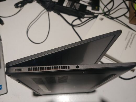 Ультрабук Б-класс Dell Latitude 7420 / 14" (1920x1080) IPS / Intel Core i5-1145G7 (4 (8) ядра по 2.6 - 4.4 GHz) / 8 GB DDR4 / 256 GB SSD / Intel Iris Xe Graphics / WebCam / Windows 10 Ультрабук Б-класс Dell Latitude 7420 / 14" (1920x1080) IPS / Intel Core i5-1145G7 (4 (8) ядра по 2.6 - 4.4 GHz) / 8 GB DDR4 / 256 GB SSD / Intel Iris Xe Graphics / WebCam / Windows 10